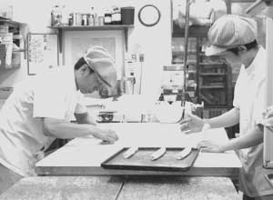 岡山市のパンと焼き菓子の店　リエルプラスのパン作り写真