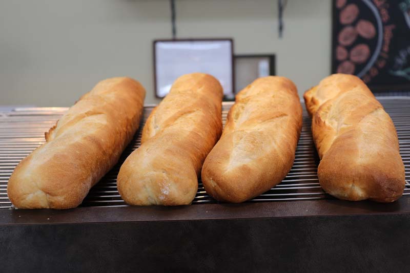 岡山市のパンと焼き菓子の店　リエルプラスの店内写真1