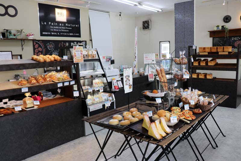 岡山市のパンと焼き菓子の店　リエルプラスの店内写真3